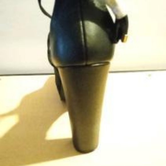 Shoes - Picture 3 of 4